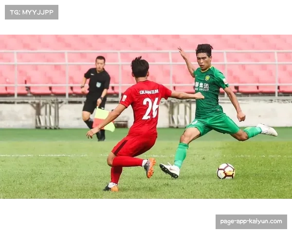 国安边后卫攻守失衡，邓捷夫连续首发表现难达预期